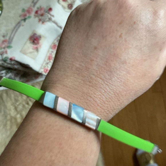 Sterling Silver 925 Mother Of Pearl Inlay Design silicone band unisex bracelet - Picture 3 of 11